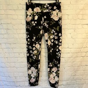 Urban rebel Soft and warm floral leggings